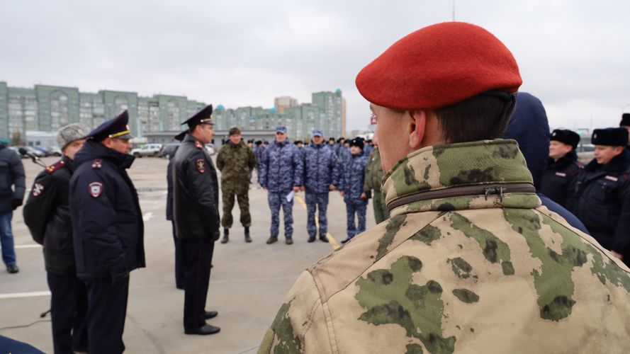 В Казани росгвардейцы приняли участие в обеспечении правопорядка во время проведения футбольного матча Российской премьер-лиги