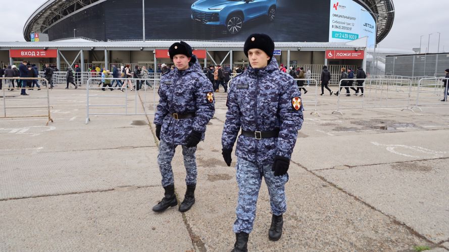 В Казани росгвардейцы приняли участие в обеспечении правопорядка во время проведения футбольного матча Российской премьер-лиги
