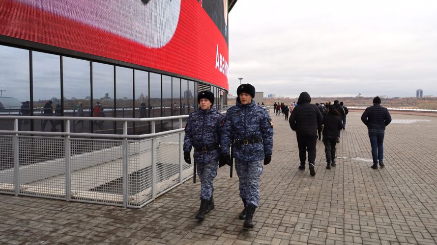 В Казани росгвардейцы приняли участие в обеспечении правопорядка во время проведения футбольного матча Российской премьер-лиги