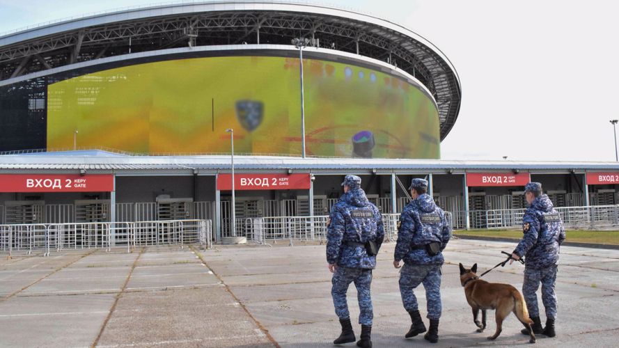 В Казани росгвардейцы приняли участие в обеспечении правопорядка во время проведения футбольного матча Российской премьер-лиги