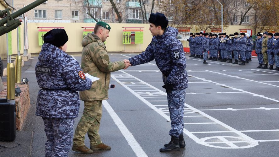 В казанском полку Росгвардии проводили военнослужащих, отслуживших военную службы по призыву