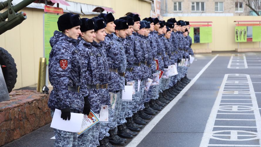 В казанском полку Росгвардии проводили военнослужащих, отслуживших военную службы по призыву