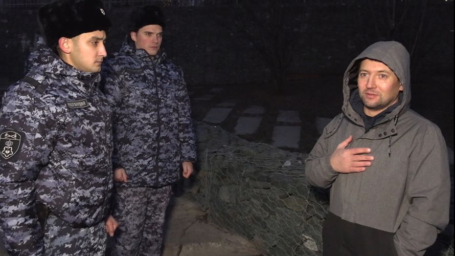 В Казани росгвардейцы совместно с полицейским ППС спасли утопавших в пруду детей
