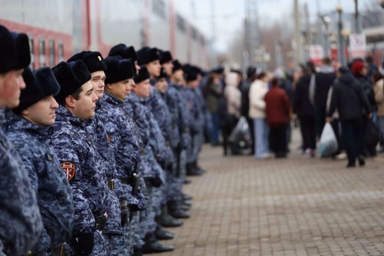 В Казани военнослужащие Росгвардии приняли участие в обеспечении безопасности отправления воинского эшелона с призывниками