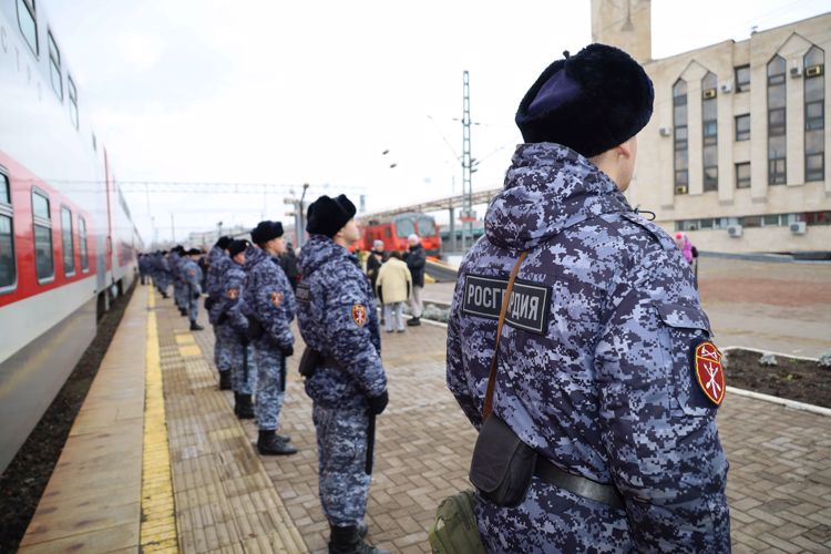 В Казани военнослужащие Росгвардии приняли участие в обеспечении безопасности отправления воинского эшелона с призывниками