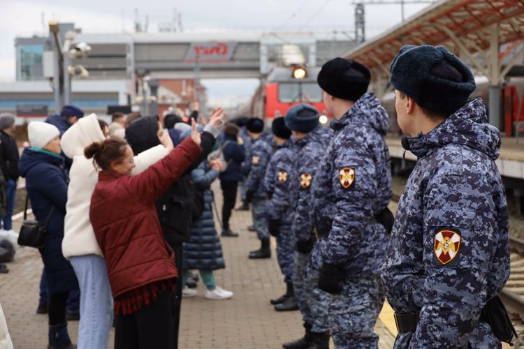 В Казани военнослужащие Росгвардии приняли участие в обеспечении безопасности отправления воинского эшелона с призывниками
