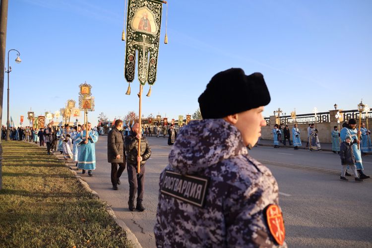 В Казани Росгвардия приняла участие в обеспечении безопасности крестного хода