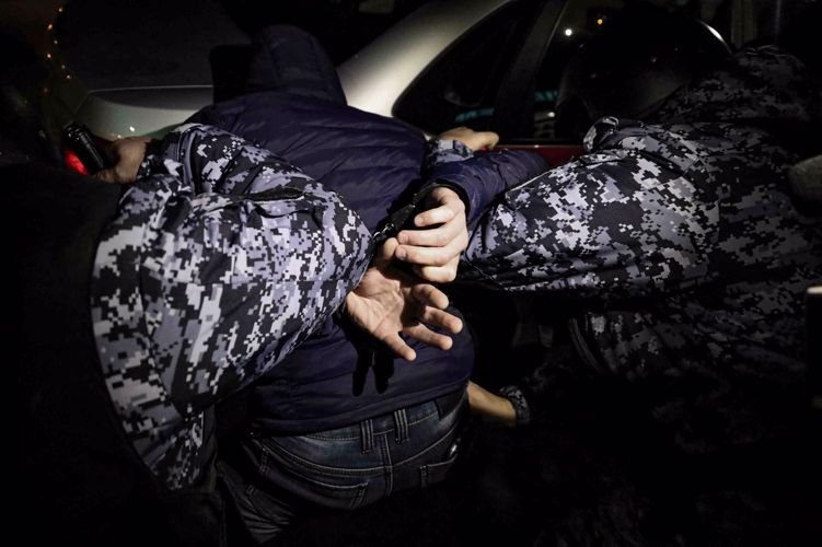 В Бугульме сотрудники Росгвардии во взаимодействии с полицейскими задержали мужчину наркотиком