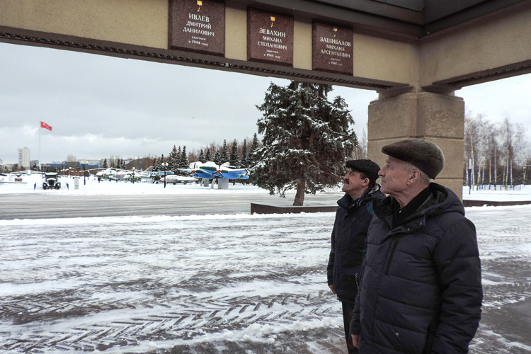 В Татарстане сотрудники и ветераны Росгвардии проводят патриотические акции, приуроченные Дням Неизвестного солдата и Героев Отечества