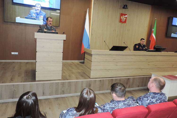 В г. Казани сотрудники городского управления вневедомственной охраны Росгвардии торжественно приняли присягу