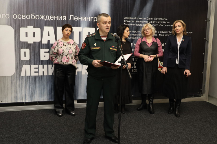 В Казани представитель территориального Управления Росгвардии принял участие в открытии выставки «80 фактов о блокаде Ленинграда»