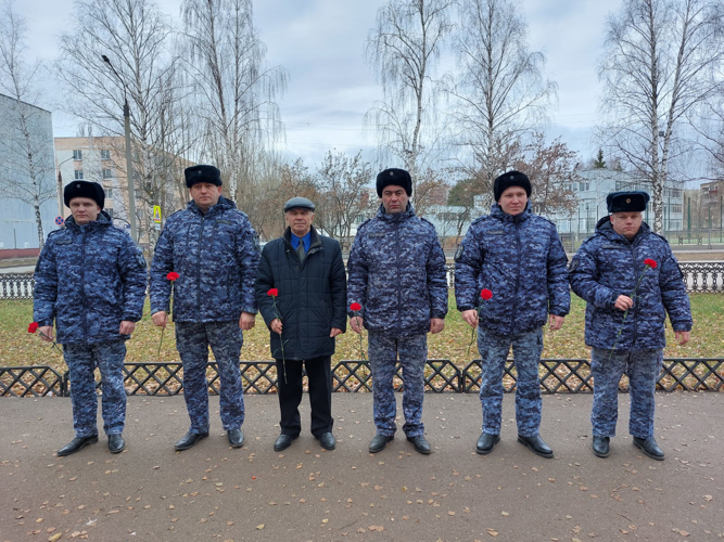 Росгвардейцы поздравили с 70-летием ветерана ветерана вневедомственной охраны полковника милиции в отставке Шамиля Фаттахова