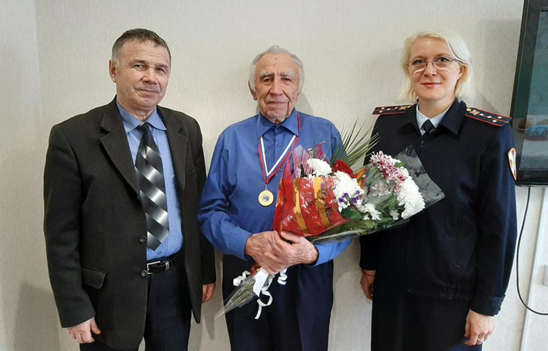 Росгвардейцы поздравили с 70-летием ветерана ветерана вневедомственной охраны полковника милиции в отставке Шамиля Фаттахова