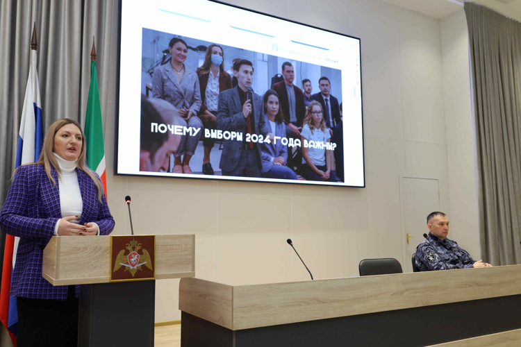 Росгвардейцы прослушали просветительскую лекцию общества «Знание» в Казани 