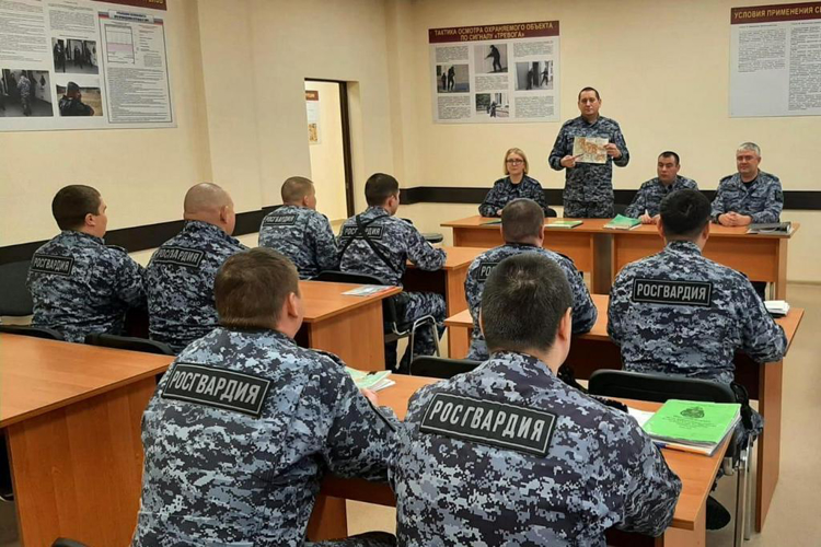 В Нижнекамске сотрудники вневедомственной охраны Росгвардии организовали памятные мероприятия, посвященные 81-летию Победы в  Сталинградской битве 