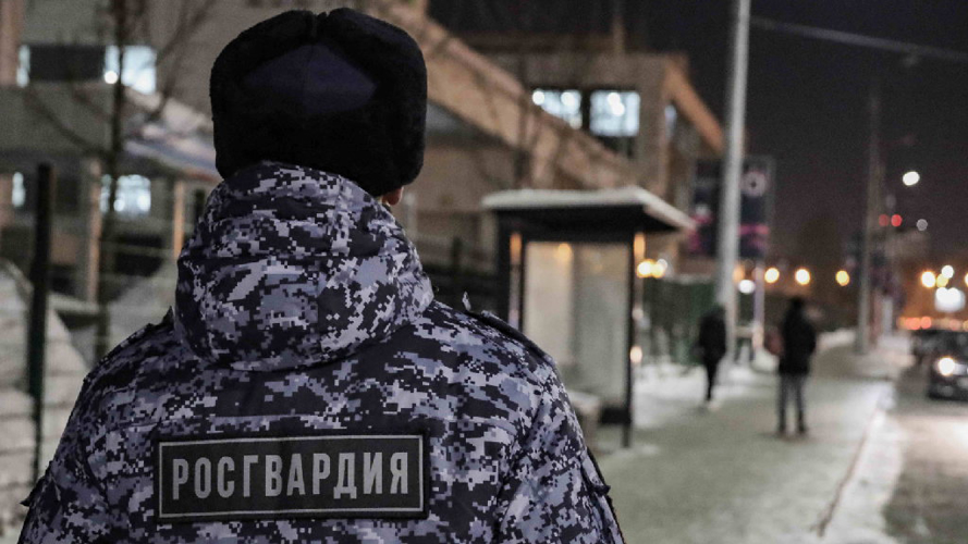 В Казани росгвардейцы совместно с полицейскими задержали ранее судимого нетрезвого мужчину, подозреваемого в убийстве отца