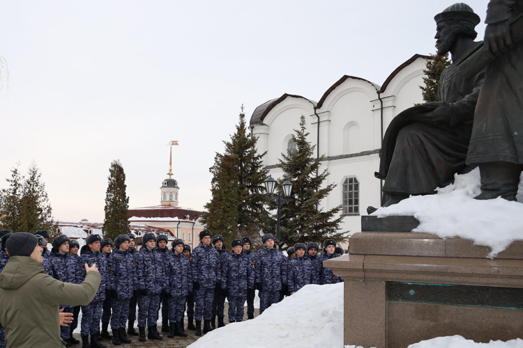 Военнослужащих, участвующих в обеспечении безопасности «Игр будущего», познакомили с историей Казанского кремля