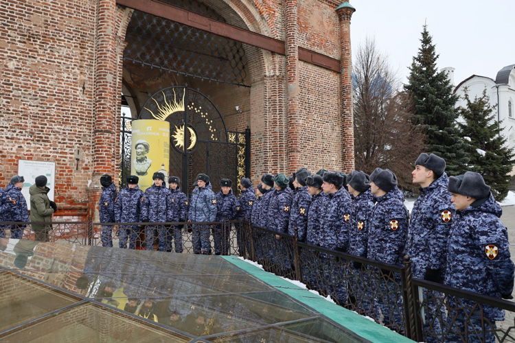 Военнослужащих, участвующих в обеспечении безопасности «Игр будущего», познакомили с историей Казанского кремля