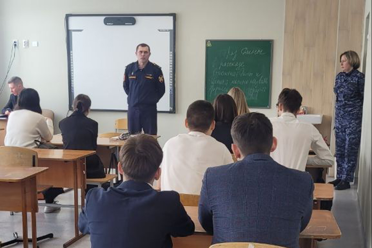 Сотрудники казанского управления вневедомственной охраны Росгвардии провели профориентационное мероприятие для школьников