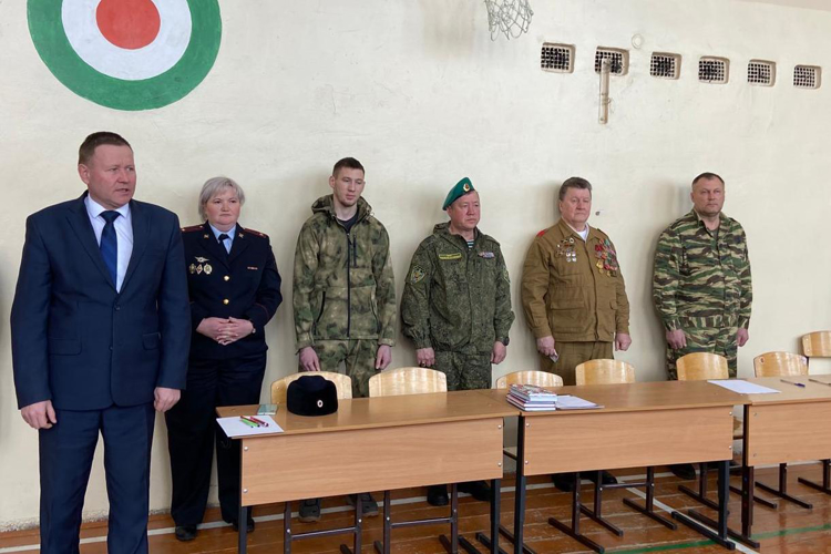 В Мамадышском районе Татарстана ветеран Росгвардии и боевых действий принял участие в закрытии военно-патриотического месячника для школьников 