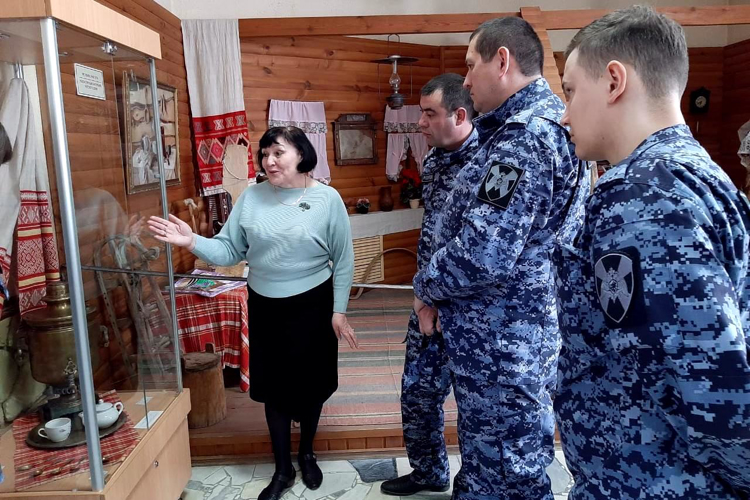 В преддверии Международного дня культуры нижнекамские росгвардейцы побывали с экскурсией в городском комплексном музее 