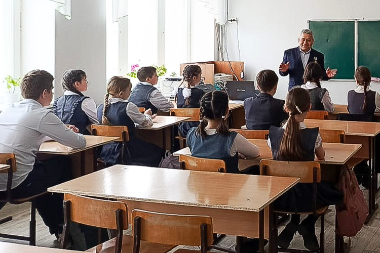 В Татарстане росгвардейцы и ветераны вневедомственной охраны провели мероприятия в память о трагедии на Чернобыльской АЭС