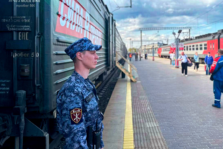 Росгвардия в Казани обеспечила безопасность посетителей агитационного поезда «Сила в правде» 