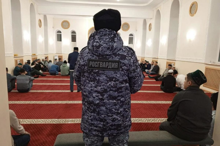 Росгвардейцы выполнили задачу по охране общественного порядка во время празднования Ураза-байрама в Татарстане