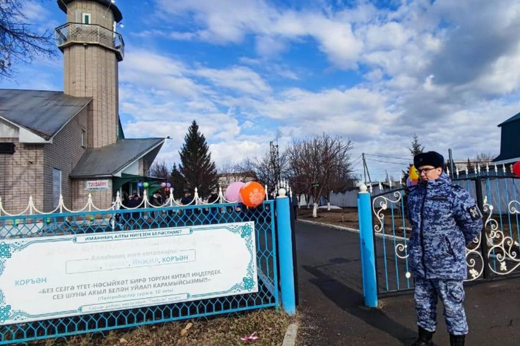 Росгвардейцы выполнили задачу по охране общественного порядка во время празднования Ураза-байрама в Татарстане