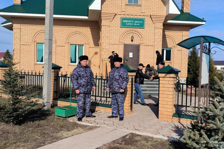 Росгвардейцы выполнили задачу по охране общественного порядка во время празднования Ураза-байрама в Татарстане