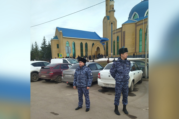 Росгвардейцы выполнили задачу по охране общественного порядка во время празднования Ураза-байрама в Татарстане
