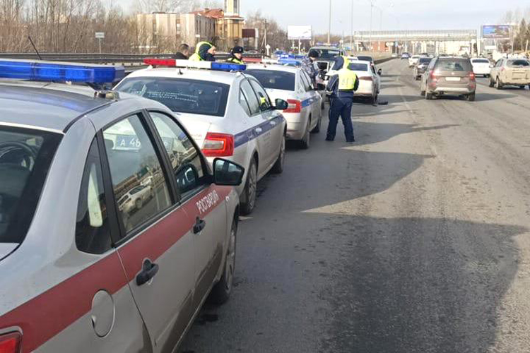 Росгвардейцы совместно с полицейскими задержали по плану  «Перехват» подозреваемого в угоне автомобиля такси в Казани