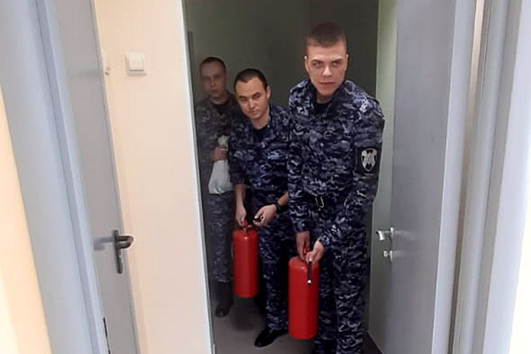 Mежведомственные комплексные пожарно-тактические тренировки Росгвардии и МЧС прошли в подразделениях вневедомственной охраны Агрыза и Зеленодольска