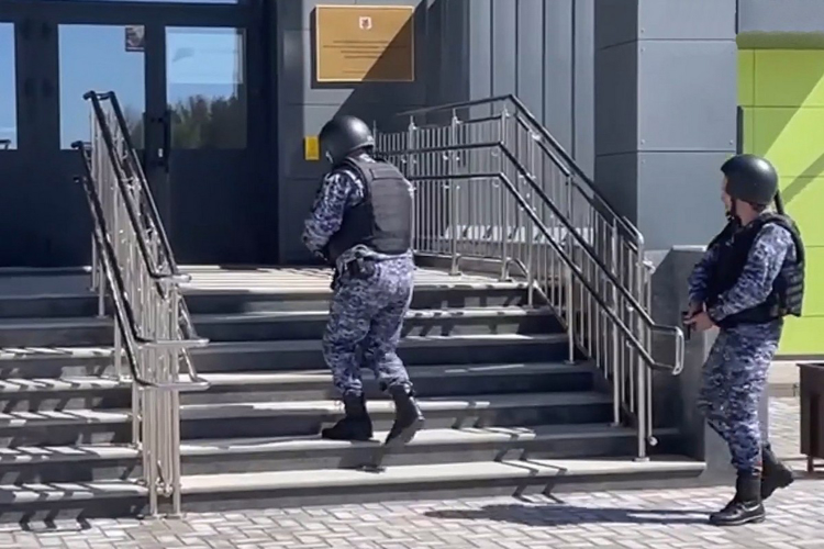 В Казани росгвардейцы приняли участие во всероссийских антитеррористических учениях на территориях образовательных учреждений