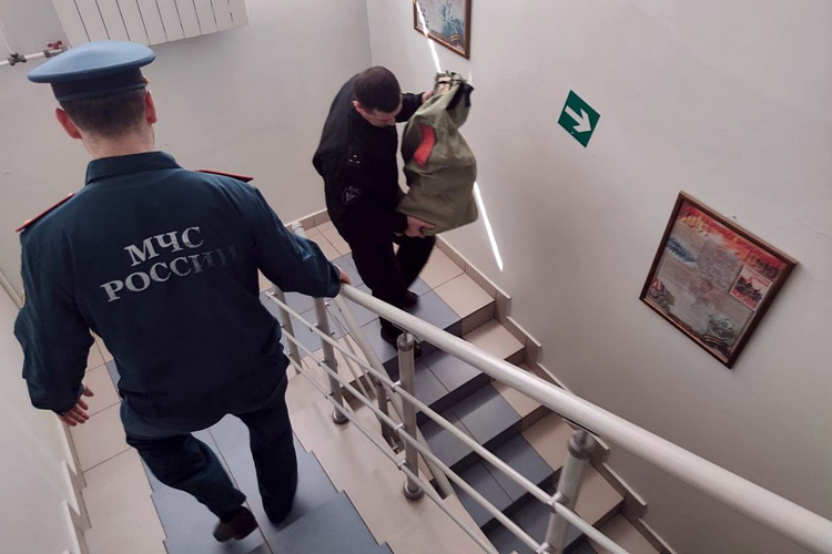 В Набережных Челнах с росгвардейцами ОМОН провели пожарно-тактическую тренировку