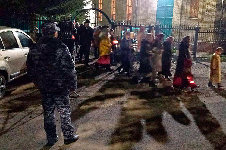 В Татарстане росгвардейцы выполнили задачи по обеспечению безопасности во время празднования православной Пасхи