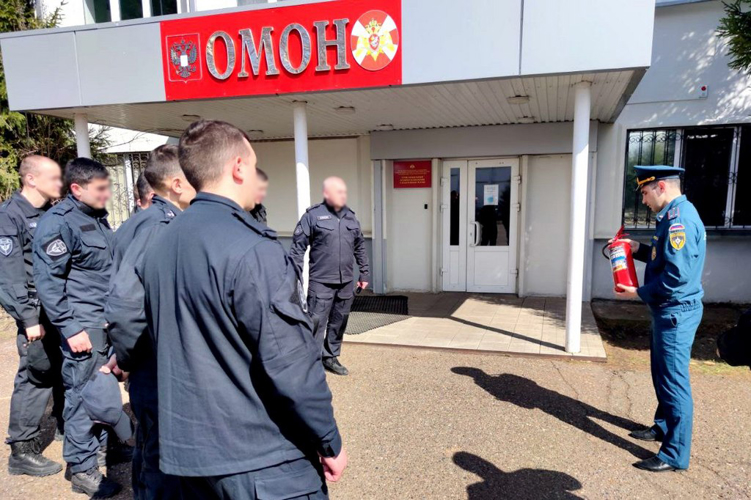 В Набережных Челнах с росгвардейцами ОМОН провели пожарно-тактическую тренировку
