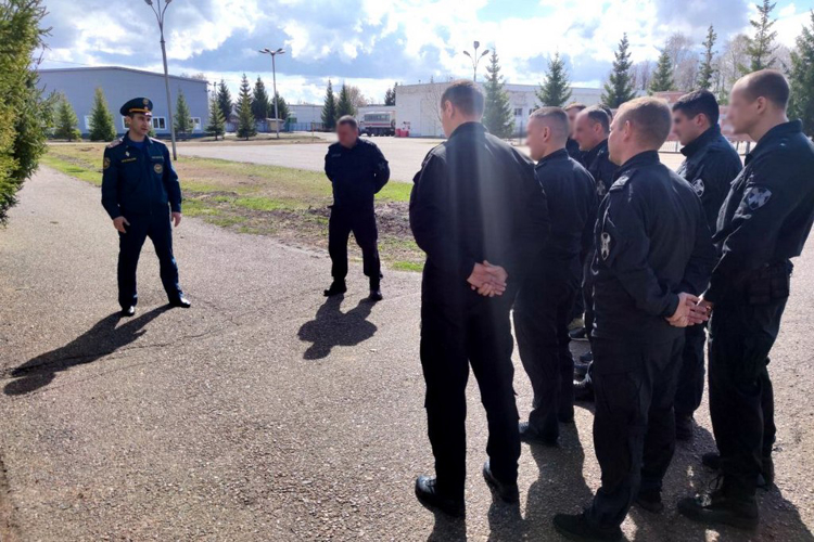 В Набережных Челнах с росгвардейцами ОМОН провели пожарно-тактическую тренировку