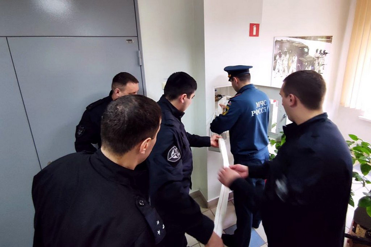 В Набережных Челнах с росгвардейцами ОМОН провели пожарно-тактическую тренировку
