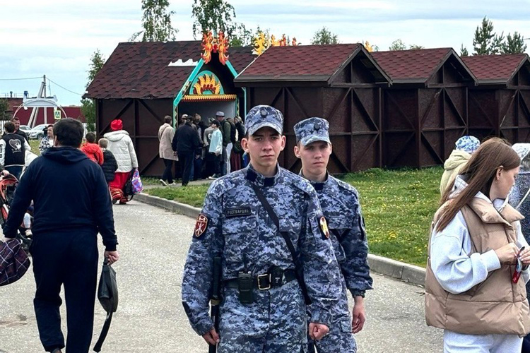 В Татарстане росгвардейцы выполнили задачи по охране общественного порядка во время праздника русского фольклора «Каравон»