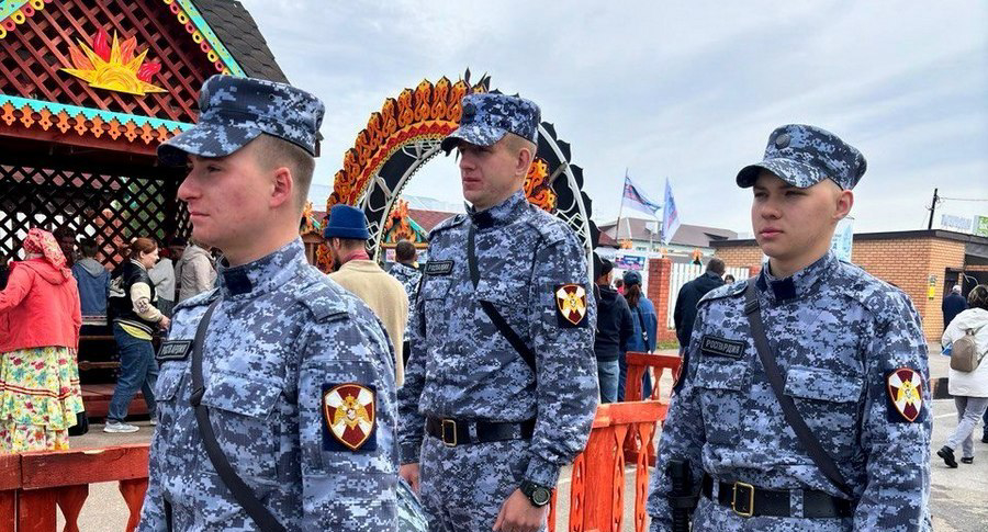 В Татарстане росгвардейцы выполнили задачи по охране общественного порядка во время праздника русского фольклора «Каравон»