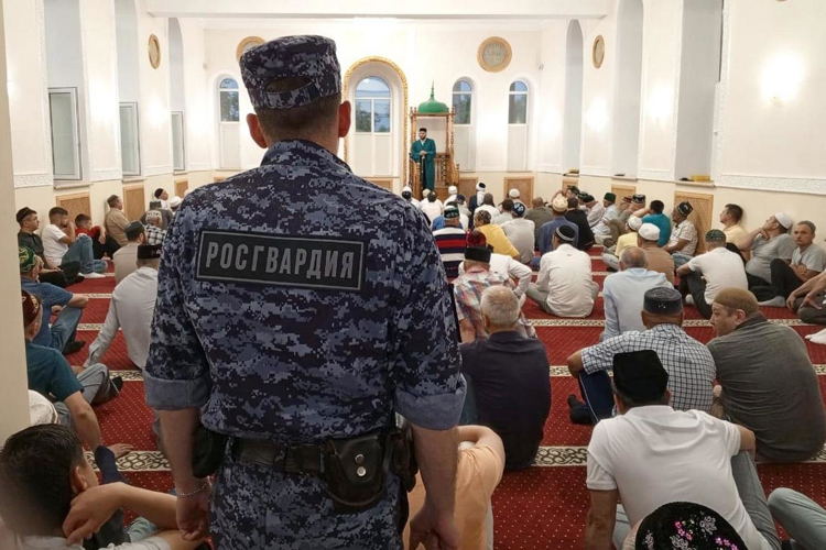 Росгвардейцы выполнили задачу по охране общественного порядка во время празднования Курбан-байрама в Татарстане