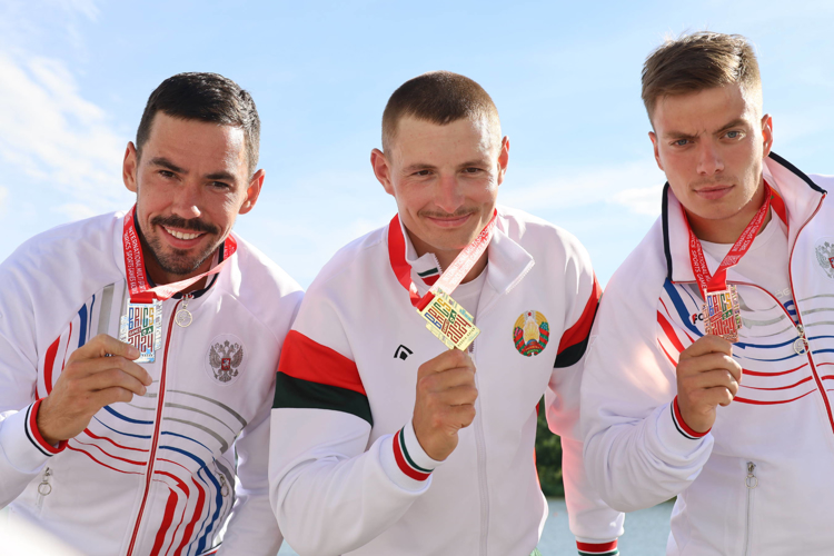 Спортсмены из Росгвардии завоевали пять медалей в финальный день соревнований по гребле на байдарках и каноэ спортивных Игр БРИКС в Казани