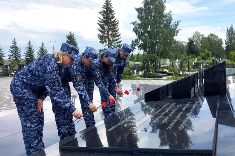 В Татарстане росгвардейцы и ветераны ведомства проводят мероприятия, посвящённые Дню памяти и скорби