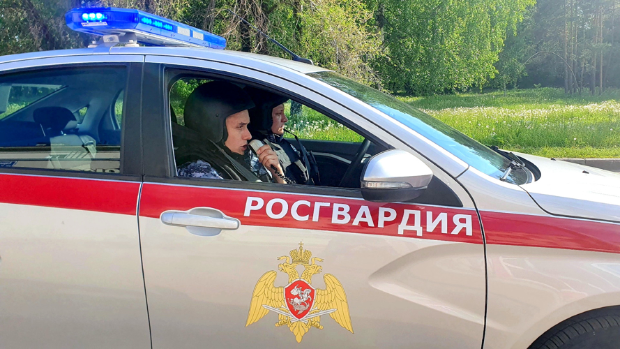 В Нижнекамске росгвардейцы совместно с полицейскими задержали подозреваемого в ножевом ранении мужчины угрозе убийством его подруги