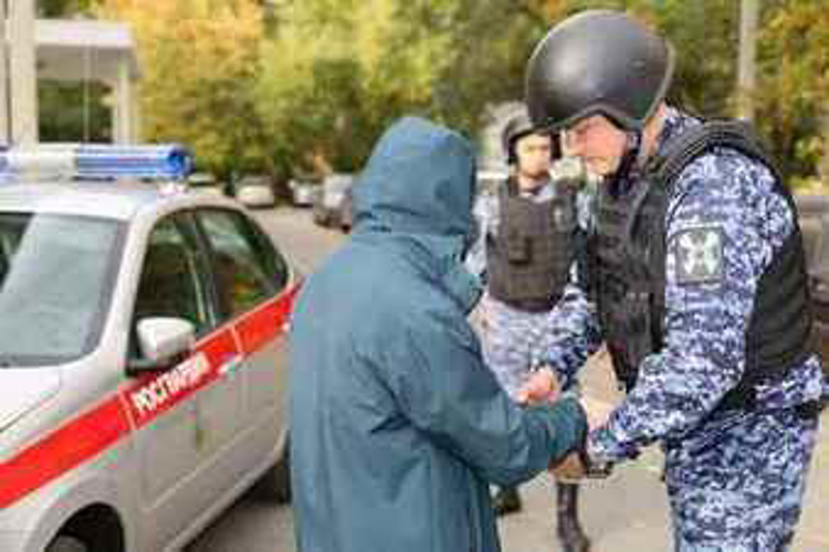 В Зеленодольском районе Татарстана сотрудники Росгвардии задержали молодого человека, подозреваемого в грабеже пенсионера 