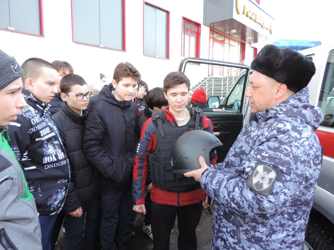 В День отца сотрудник казанского управления вневедомственной охраны Росгвардии поделился мнением, каким должен быть идеальный папа