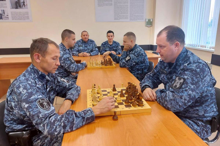 В г. Нижнекамске сотрудники вневедомственной охраны Росгвардии провели тематические мероприятия по случаю своего профессионального праздника
