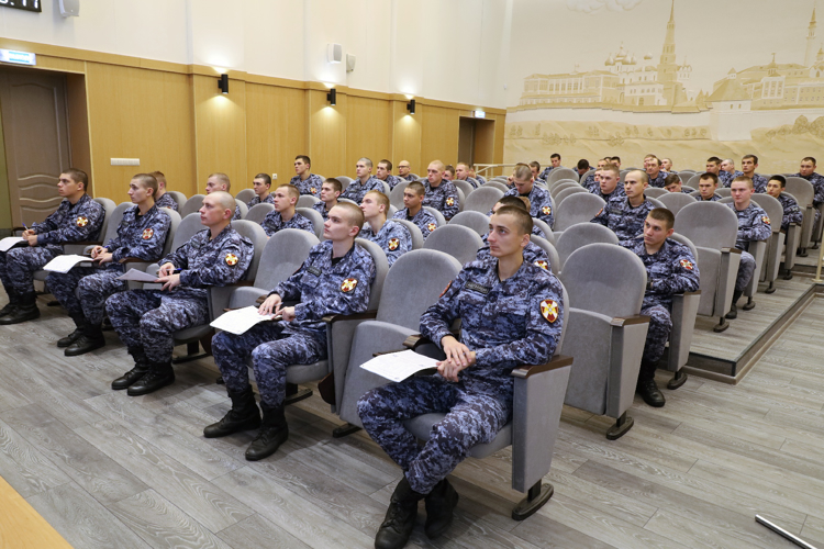 Росгвардейцы в Казани приняли участие в международной просветительской акции «Географический диктант» 