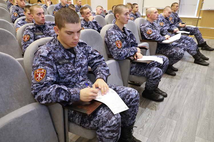 Росгвардейцы в Казани приняли участие в международной просветительской акции «Географический диктант» 
